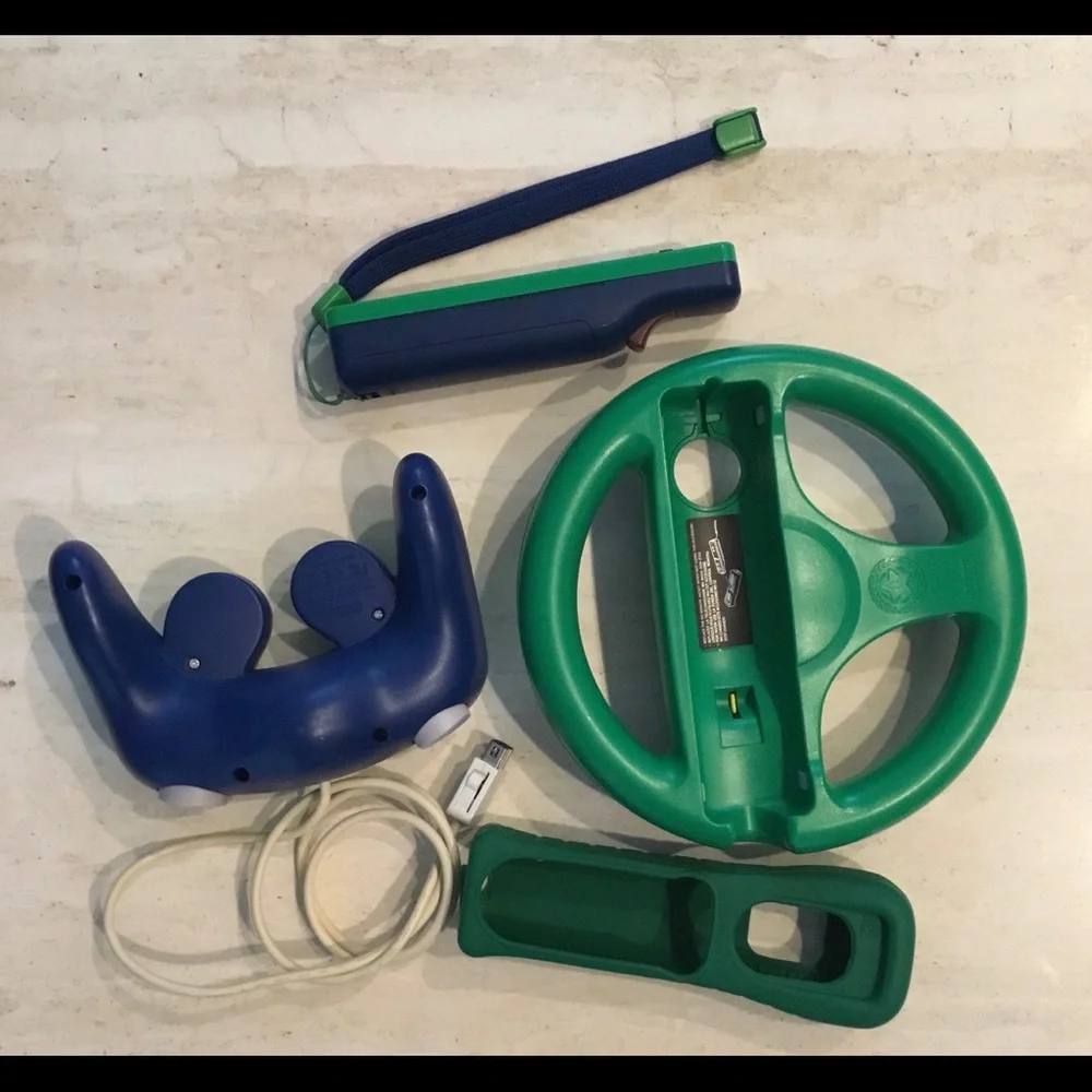 Luigi Wired Fight Pad PDP & Nintendo Wii Motion Plus Remote Controller Wheel Lot
